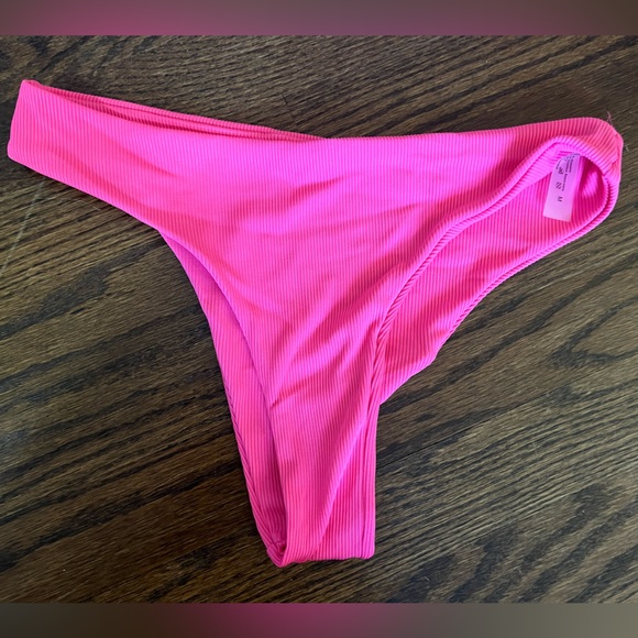 Pink Amazon Bikini - Picture 5 of 5